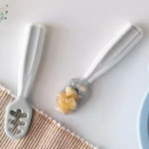 2 Cuillères d'apprentissage souples - Bébé mange tout seul